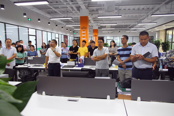徐斌董事長(cháng)給全體員工做企業(yè)文化培訓