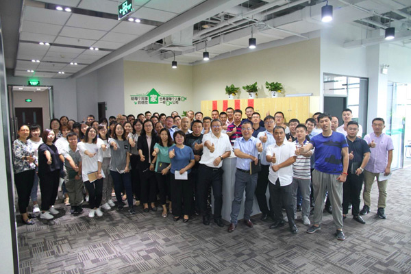 徐斌董事長(cháng)給全體員工做企業(yè)文化培訓
